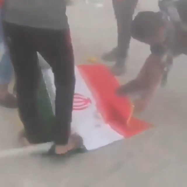 فیلم دردناک توهین به پرچم ایران در حادثه حمله به کنسولگری ایران در بصره که حمید فرخ‌نژاد  منتشر کرد