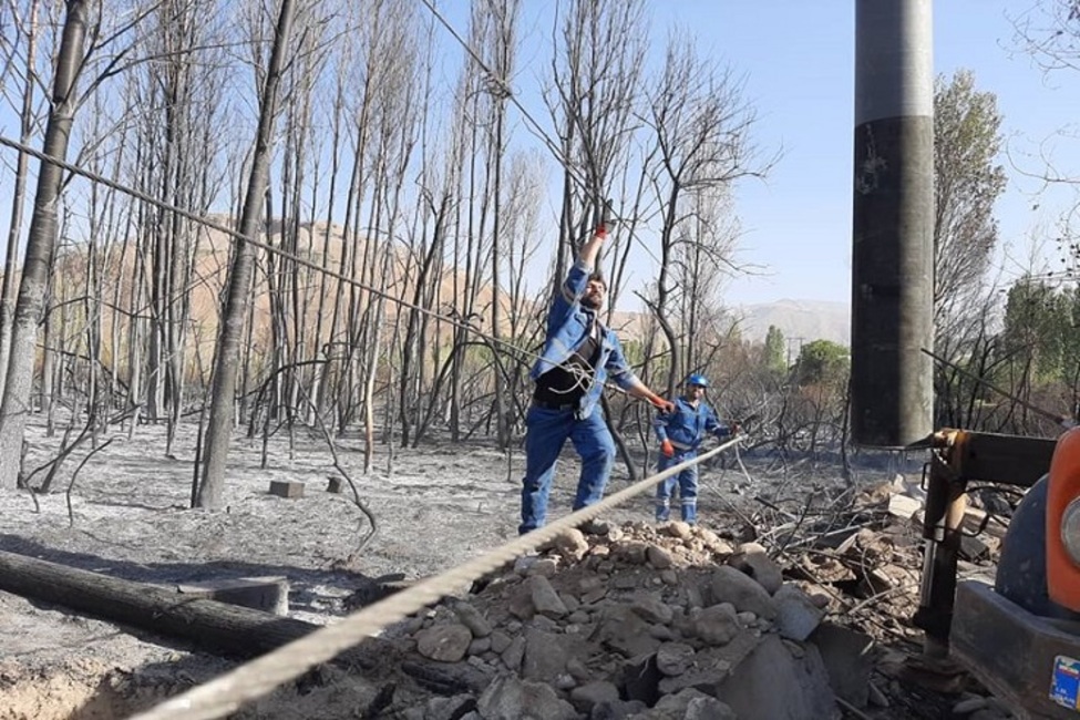 خسارت به شبکه برق طالقان در پی آتش سوزی