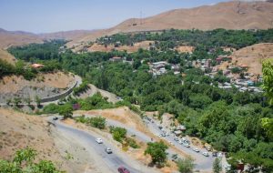 ورود ۶۰ هزار نفری مسافران در کردان، تردد بومیان منطقه را با مشکل مواجه کرده است