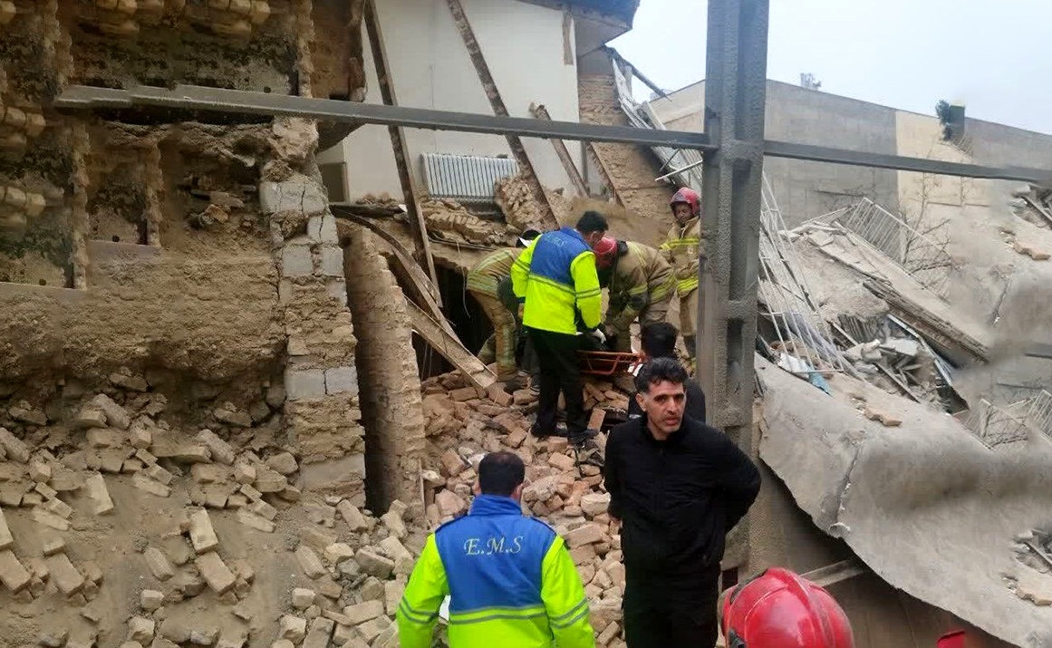 تلفات وحشتناک ریزش ساختمان در عظیمیه کرج؛ ۳ نفر کشته و مصدوم شدند