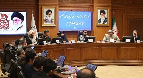 ادامه اختلافات شورای شهر قم درباره عملکرد شهردار سابق/ درخواست از دستگاه‌های امنیتی برای ممنوع الخروج شدن سقائیان نژاد/ تهدید عضو شورای شهر در پی درخواست تحقیق و تفحص