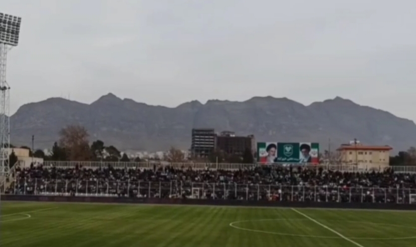 ورزشگاه تختی خرمآباد پُر شد ورزشگاه تختی خرمآباد پُر شد